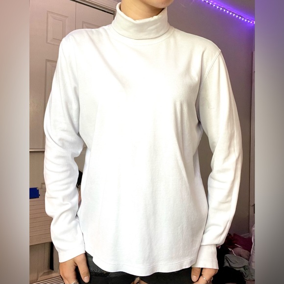 White turtleneck. Size: Medium - Picture 1 of 3